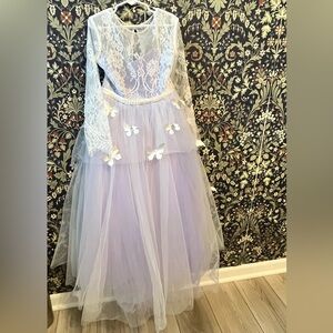 Girls Elegant Butterfly White Lace and Lavender Tulle Dress